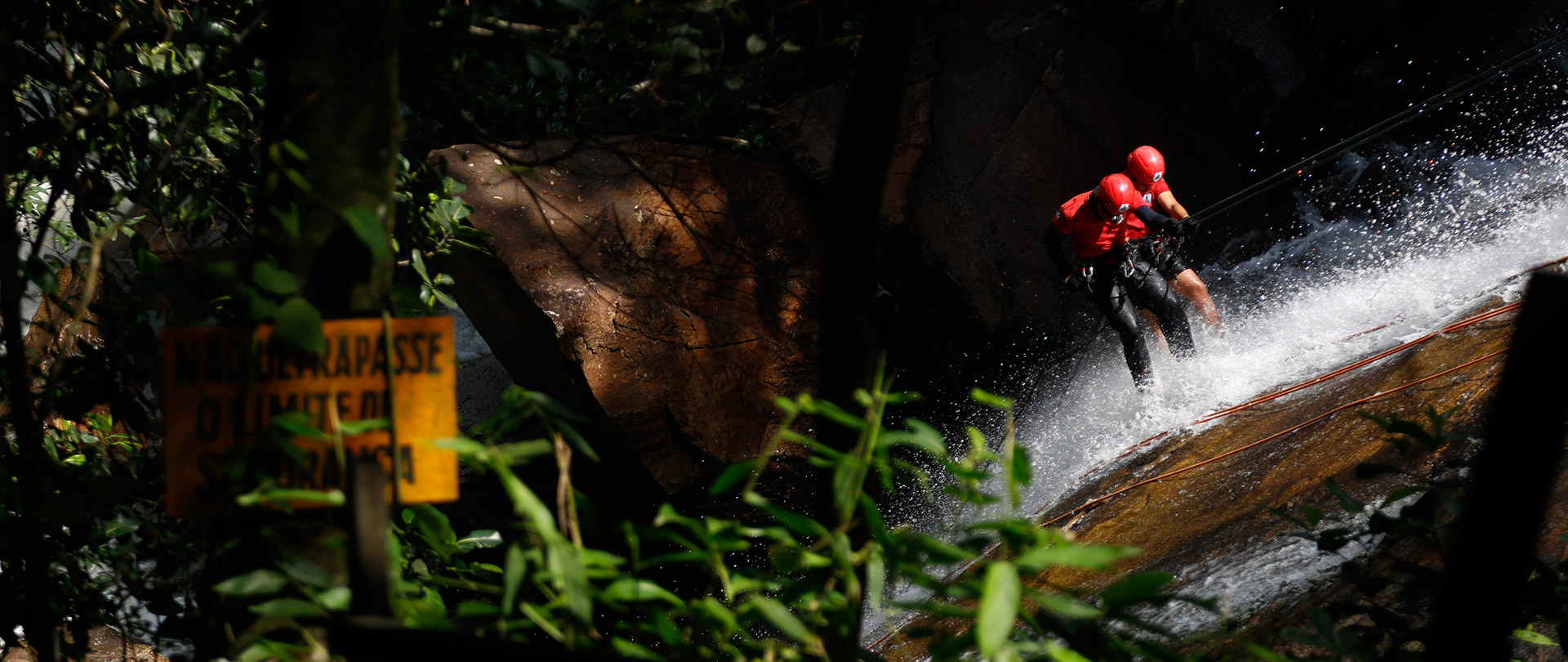 O verão é a melhor época do ano para se tomar banho nas cachoeiras de Bonito
