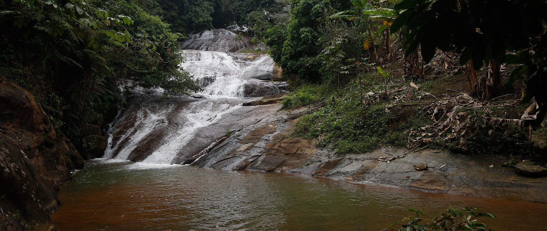 Localizada numa área particular, a Cachoeira do Cal pode ser visitada, com autorização do proprietário
